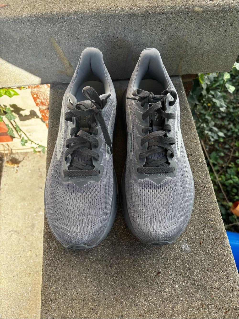 Brooks Men's Gray Athletic Running Shoes